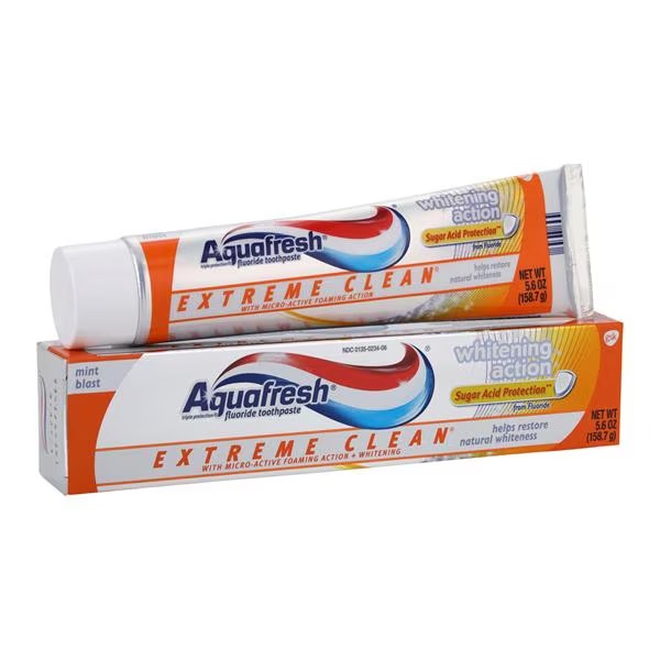 GlaxoSmithKline 33873C Aquafresh Extreme Clean Fluoride Toothpaste Whitening Action Mint Blast 12/Pk 5.6 oz