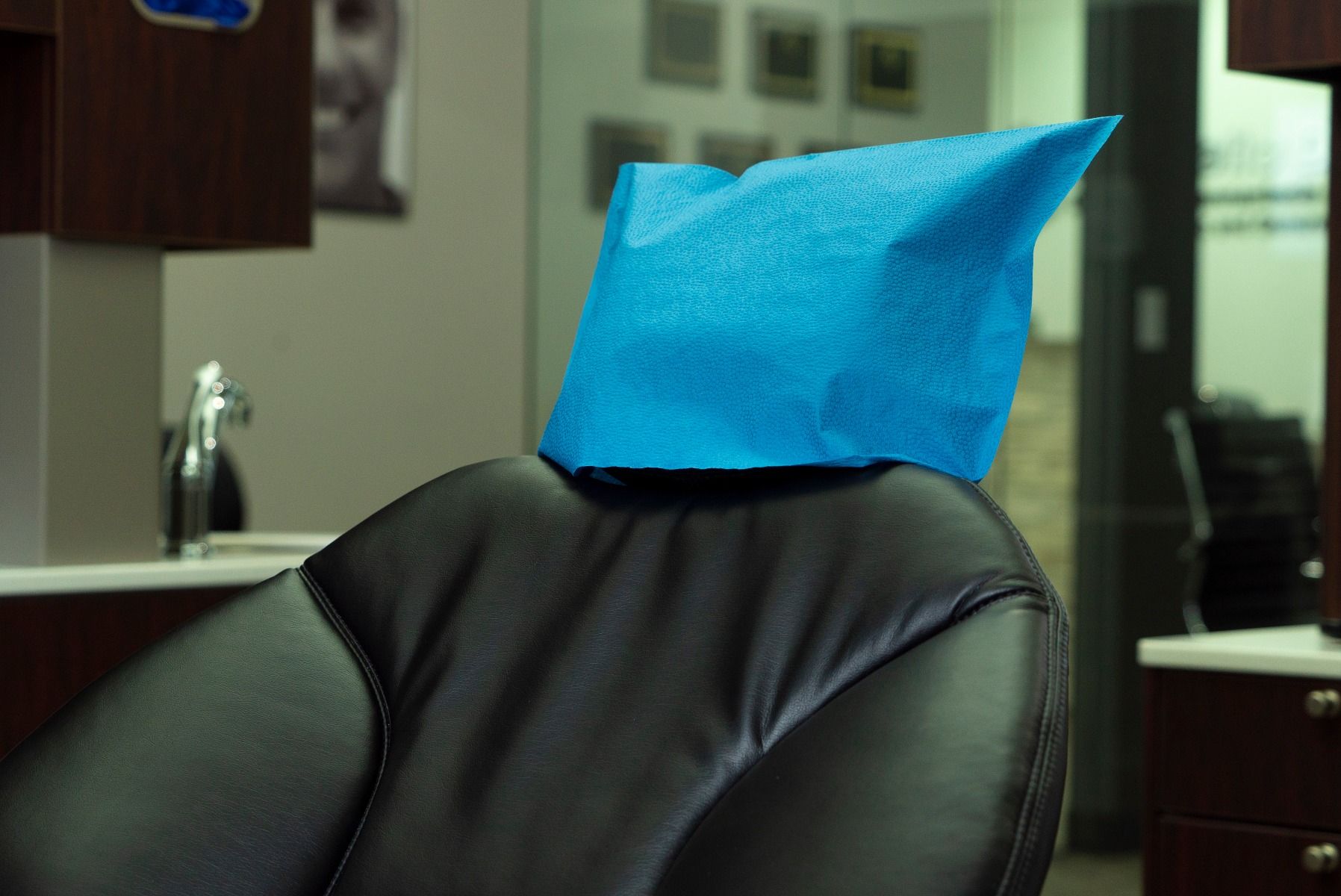 House Brand HRCB-13 Disposable Headrest Covers Paper/Poly 10